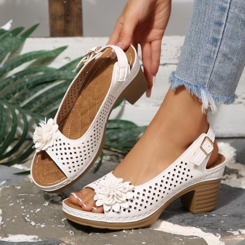 Women Fashion Trend 2026 - Dames sandalen met chunky hak zomer