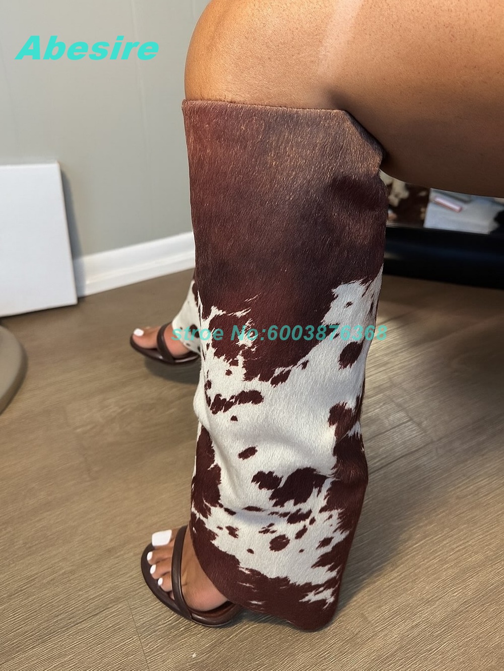 Women Fashion Show - Koeienprint patchwork suède sandalen met open