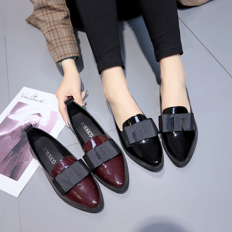 Women Fashion Reddit - Zwart/wijnrood lakleer instappers met spitse neus,