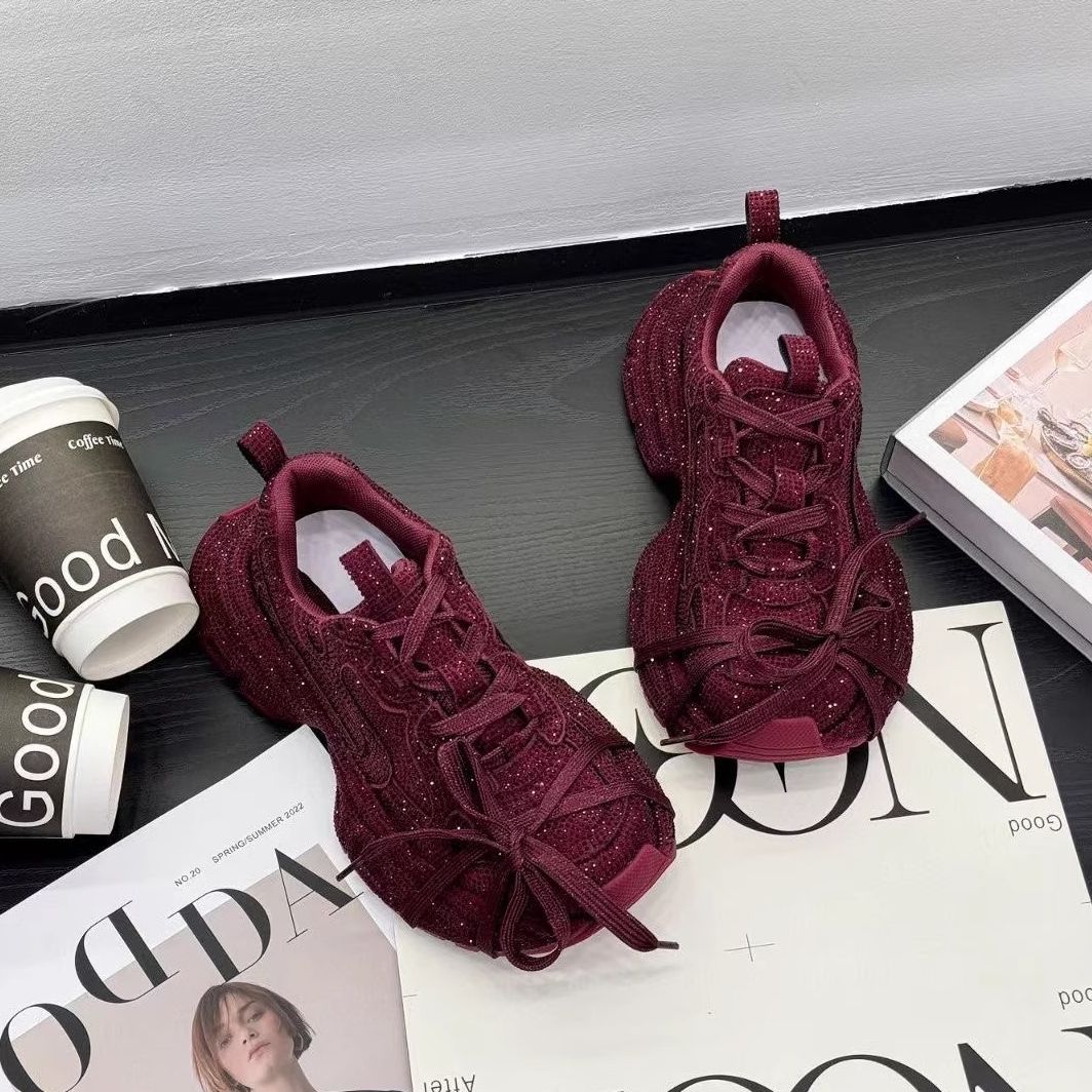 Women Fashion Trend 2025 - Dames sneakers lente/herfst 2025, volledig bezet