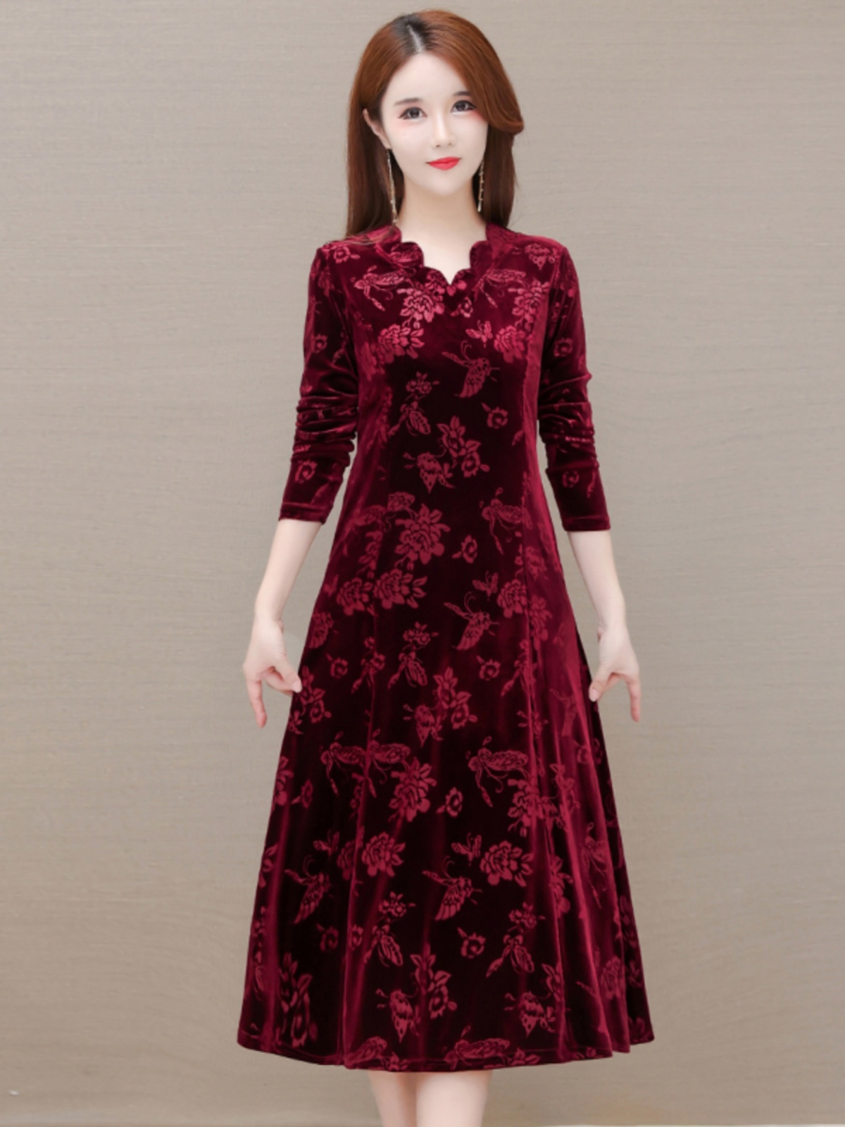 Women Fashion Over 60 - Elegante fluwelen jurk met V-hals, midi-rok,
