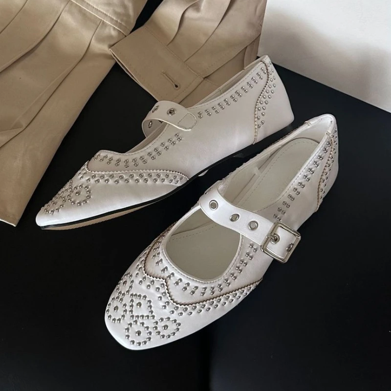 Retro Klinknagel Gesp Ontwerp  - Women'S Fashion Brands recensie en prijs