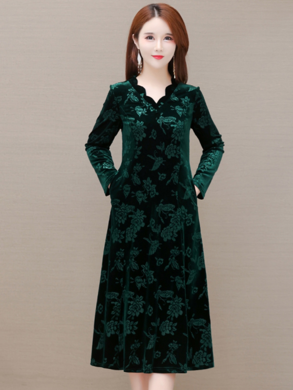 Elegante fluwelen jurk met V-h - Women Fashion Over 60 recensie en prijs