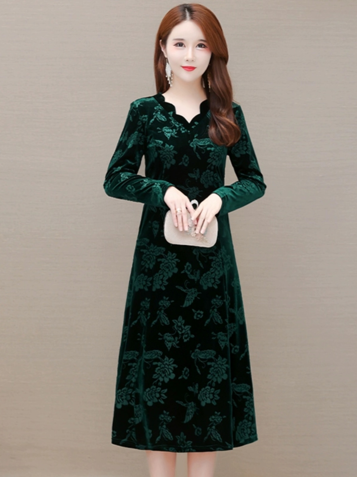 Elegante fluwelen jurk met V-h - Women Fashion Over 60 recensie en prijs